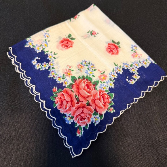 Accessories - Vintage Floral Hankie‎ Navy Border Pink Roses Scalloped Edge 1950s Cottagecore